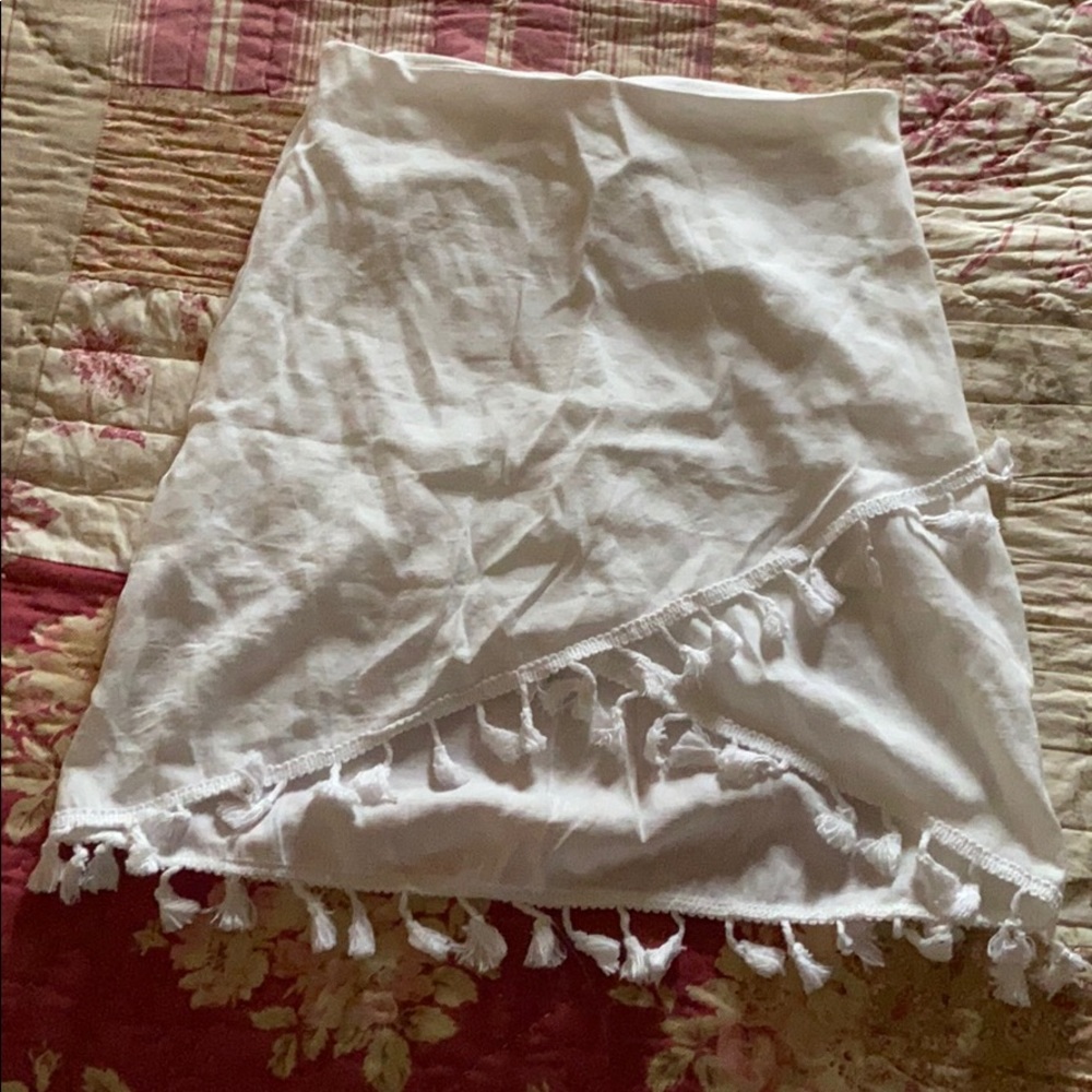 White, beachy fringe skirt
